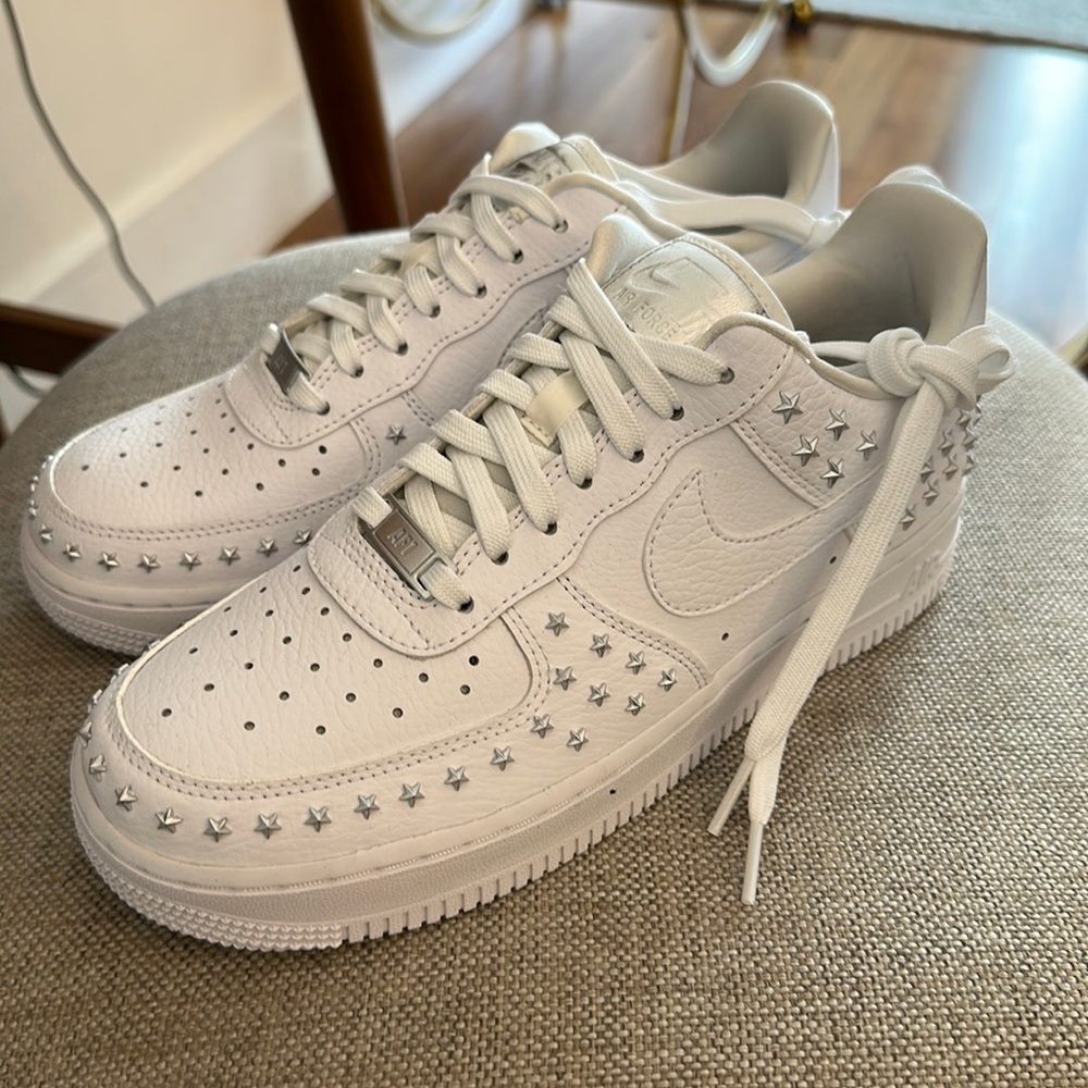 NEVER WORN NIKE AIR FORCE 1 WITH STARS